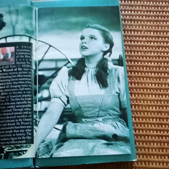 VHS The Wizard of Oz remastered 1989 by MGM - Picture 3 of 14